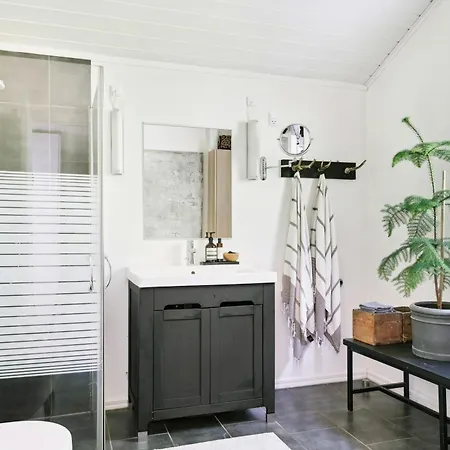 Step Through The Gate And Feel Peace In The Woods Semesterbostad *