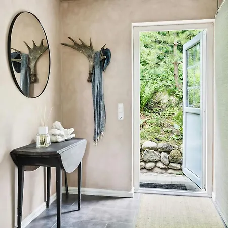 Step Through The Gate And Feel Peace In The Woods Semesterbostad *